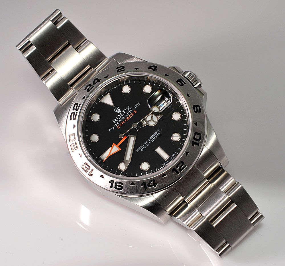 For the stable appearance, this fake Rolex attracted a lot of gentlemen.