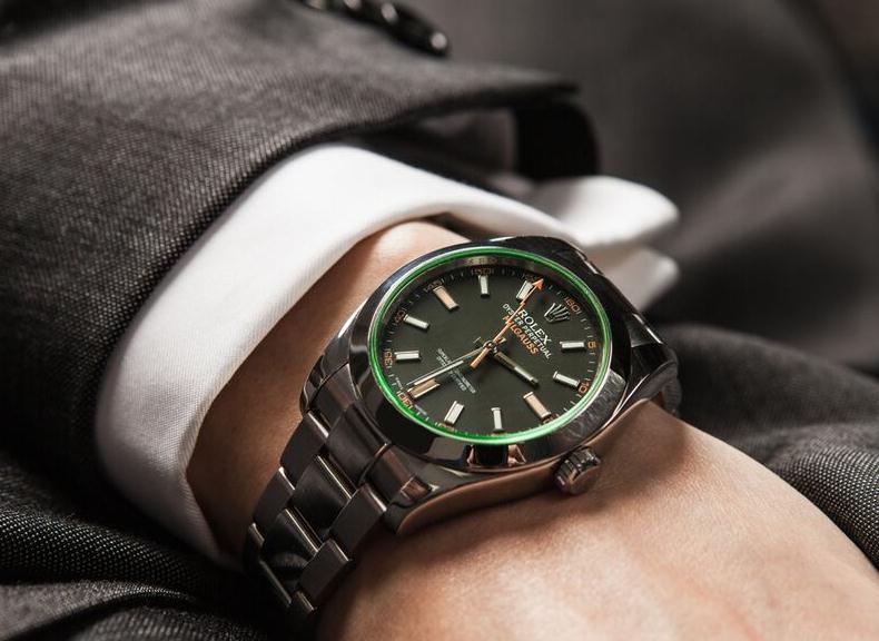 The 40 mm fake Rolex Milgauss 116400GV watches are made from Oystersteel.