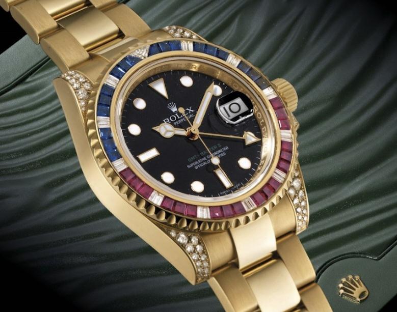 The luxury replica watches are made from gold.