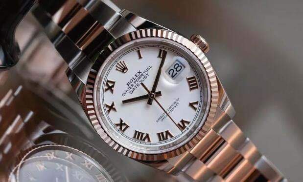 The classic 36 mm Datejust is suitable for both men and women.